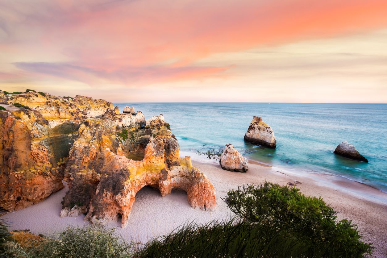 Image of sunset / beach, representing the company "On The Beach" (who underwent a Management Buyout MBO/MBI)